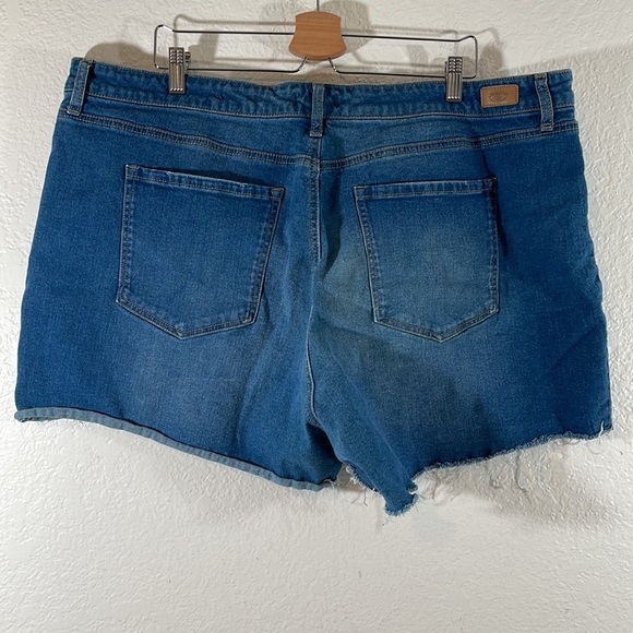 Sofia Jeans by Sofia Vergara Denim Jean Shorts Plus Size Lila Short Size 24w - Picture 3 of 8
